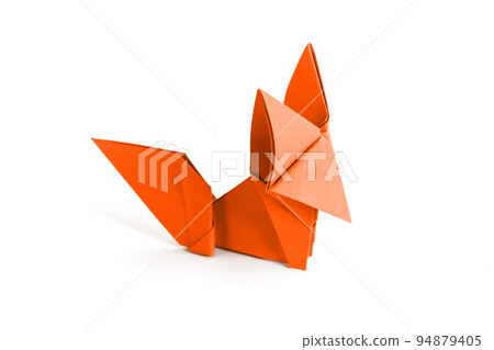 Orange paper fox origami isolated on a white background Orange paper fox origami isolated on a white background 94879405