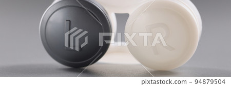 Container for contact lenses with left and right marking 94879504