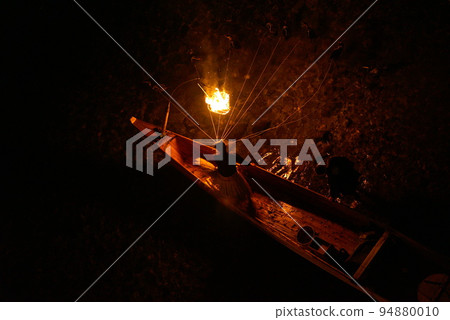 Atmosphere of the mawashiba for cormorant fishing on the Nagara River in autumn 94880010