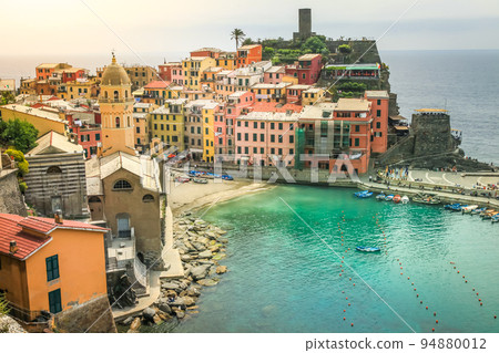 Vernazza bay above cliffs, Cinque Terre, Liguria, Italy with boats 94880012