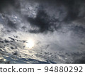 秋天美麗的多雲天空 94880292