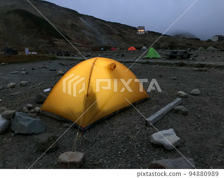 Outdoor tools Setting up tents for mountaineering at campsites 94880989