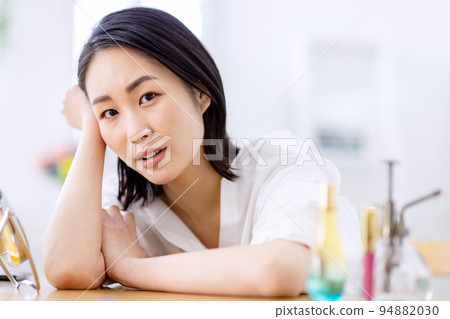 Young woman, beauty image　 94882030