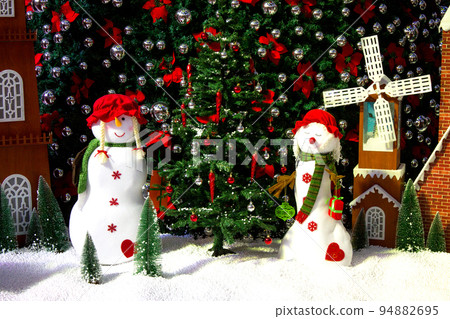 Christmas background with Christmas tree and snowman. Christmas Greeting Card Template. 94882695