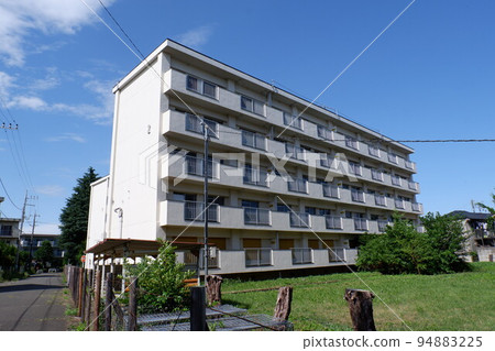 廢棄的住宅區 94883225