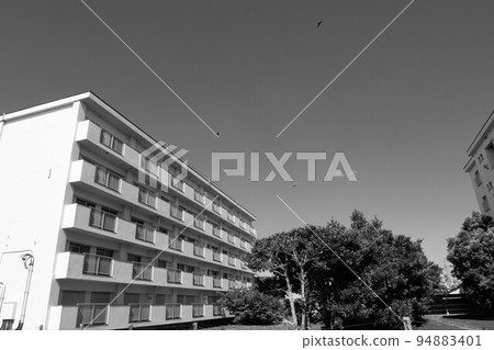 A condominium awaiting demolition 94883401