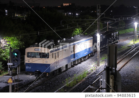 Kumouni 143 series train and hopper car standing at the depot at midnight_Photographed on 9/9/2022 Kumouni 143 series train and hopper car standing at the depot at midnight_Photographed on 9/9/2022 94883615