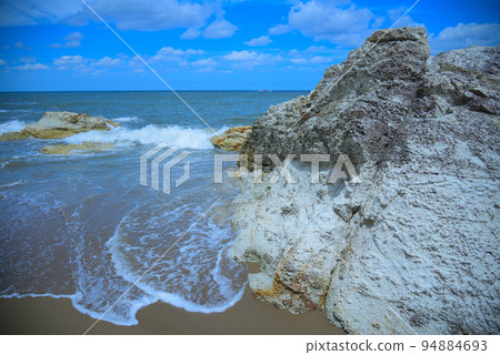 The Sea of Japan, the white of the earth, the white of the sea, the white of the sky The Sea of Japan, the white of the earth, the white of the sea, the white of the sky 94884693