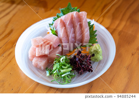 Bigeye brown sashimi Bigeye brown sashimi 94885244