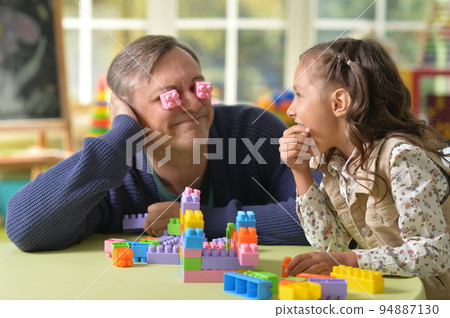 Portrait of father and daughter play with construct Portrait of father and daughter play with construct 94887130