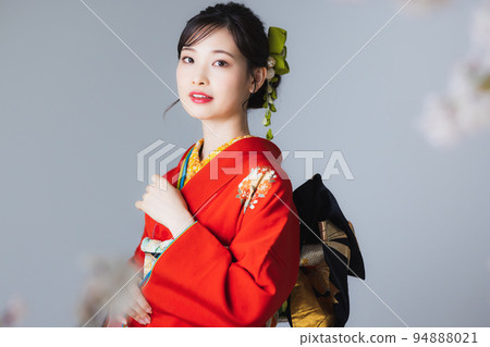 朱紅色和服頭飾帶旋鈕工作 朱紅色和服頭飾帶旋鈕工作 94888021