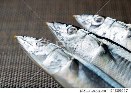 秋刀魚特寫鏡頭。 94889627