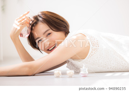 美女圖片 穿背心的女人的肖像 94890235