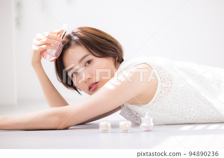 美女圖片 穿背心的女人的肖像 94890236