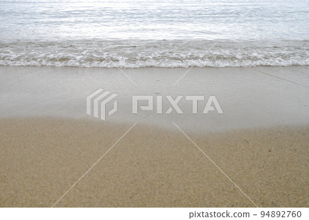 Waves to beat on the sandy beach Waves to beat on the sandy beach 94892760