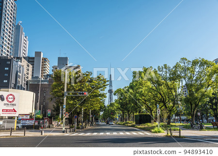 《愛知縣》名古屋市景 綠樹成蔭的久屋大通公園和名古屋電視塔 94893410