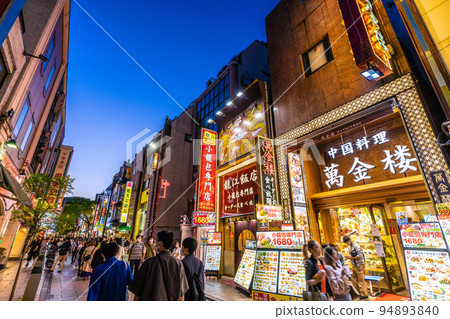 日本橫濱唐人街的橫濱城市景觀。仍然是電暈災難，但在電暈災難之前已經是人群 = 10 月 2 日 94893840