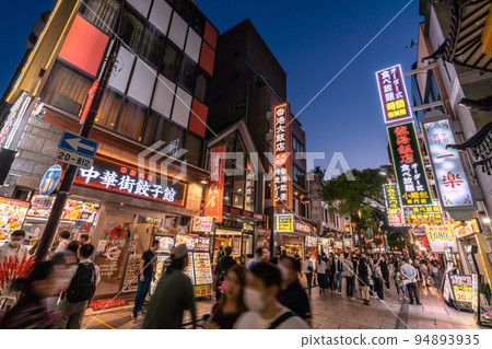 日本橫濱唐人街的橫濱城市景觀。仍然是電暈災難，但在電暈災難之前已經是人群 = 10 月 2 日 94893935