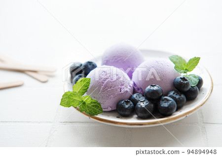 Homemade blueberry  ice cream with fresh blueberries 94894948