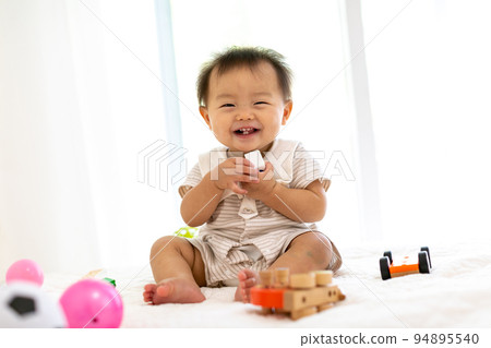 Expression of a 0-year-old child Infant Expression of a 0-year-old child Infant 94895540