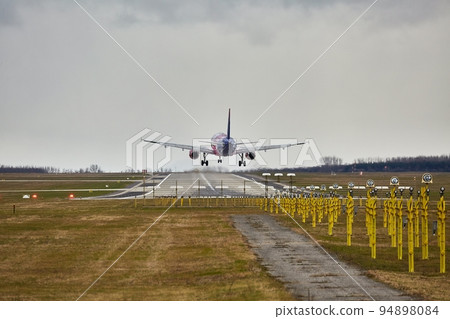 Plane landing on runway Plane landing on runway 94898084