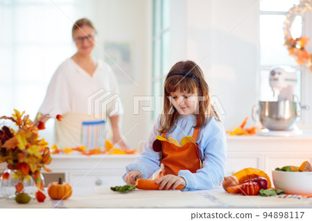 Family cooking Thanksgiving dinner 94898117
