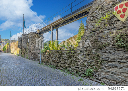 View along the historic city wall of Oberwesel on the Rhine during daytime View along the historic city wall of Oberwesel on the Rhine during daytime 94898271
