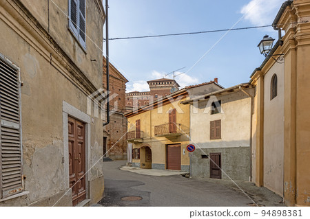 Scene from the Italian village of Cereseto during the day 94898381