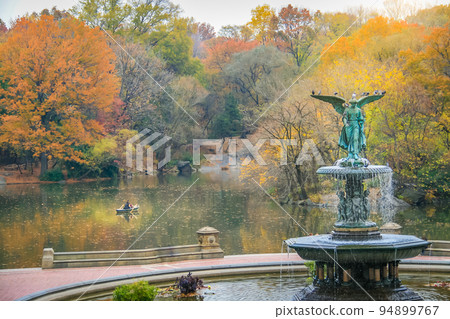 Lake in Central Park, New York City at golden autumn, United States Lake in Central Park, New York City at golden autumn, United States 94899767