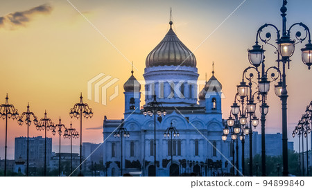 Christ the Savior Cathedral and street lights at sunrise, Moscow, Russia Christ the Savior Cathedral and street lights at sunrise, Moscow, Russia 94899840