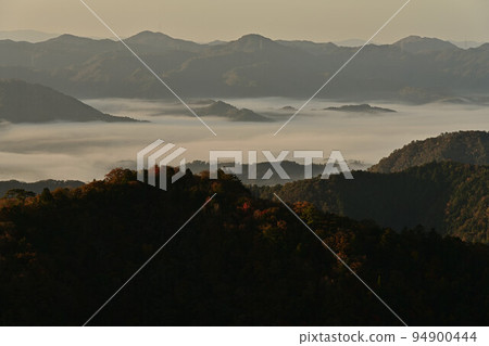Autumn leaves of Taki mountain Autumn leaves of Taki mountain 94900444