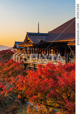 Autumn in Higashiyama, Kyoto World Heritage Kiyomizu-dera Temple Twilight Stage and Autumn Leaves 94901686