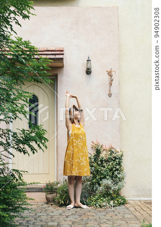 Woman in yellow dress and straw hat Woman in yellow dress and straw hat 94902308