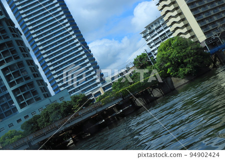從橫濱水上巴士看到的東海道貨運支線(高島線) 從橫濱水上巴士看到的東海道貨運支線(高島線) 94902424