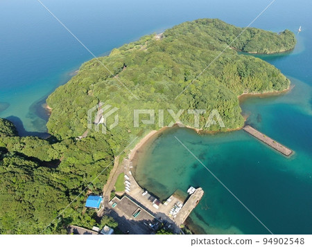 從福島初崎觀察公園上空鳥瞰美麗的海岸線 從福島初崎觀察公園上空鳥瞰美麗的海岸線 94902548
