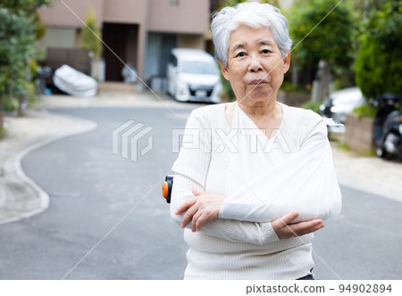 An elderly woman in her 70s with a broken bone An elderly woman in her 70s with a broken bone 94902894