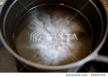 Baking soda before melting in a casting pot 94903444