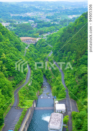 秩父櫻花湖浦山水壩 從山頂眺望秩父盆地地區 清晨清新的綠色風景 秩父櫻花湖浦山水壩 從山頂眺望秩父盆地地區 清晨清新的綠色風景 94905306