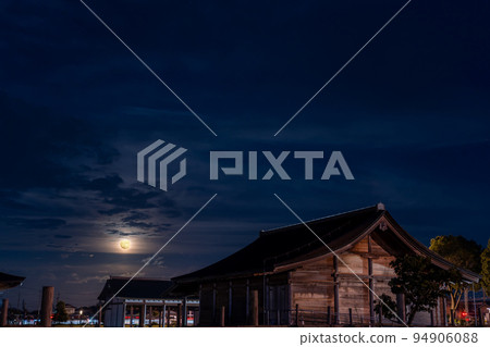 Meiwa Town, Mie Prefecture Mid-Autumn Moon rises beyond the restored Saiku Heian no Mori Meiwa Town, Mie Prefecture Mid-Autumn Moon rises beyond the restored Saiku Heian no Mori 94906088