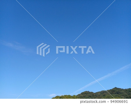 Blue sky, contrails and mountains 94906691
