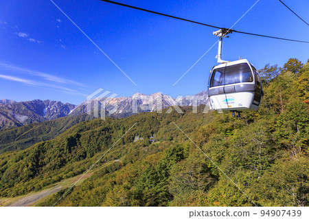 Tsugaike Nature Park in full bloom of autumn leaves Tsugaike Nature Park in full bloom of autumn leaves 94907439