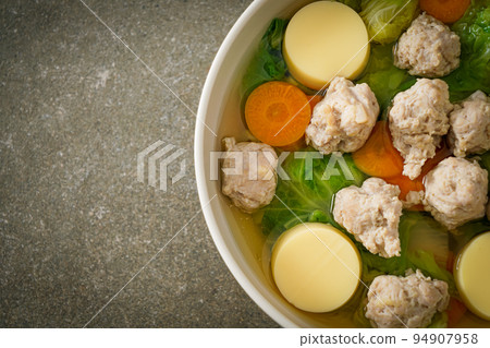 Clear Soup with Tofu and Minced Pork Clear Soup with Tofu and Minced Pork 94907958
