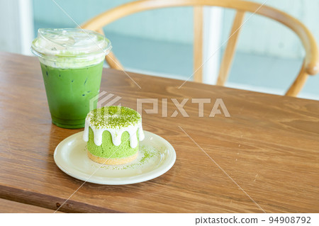 matcha green tea cheese cake with green tea cup 94908792