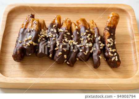 banana chocolate coating or banana dipped chocolate 94908794