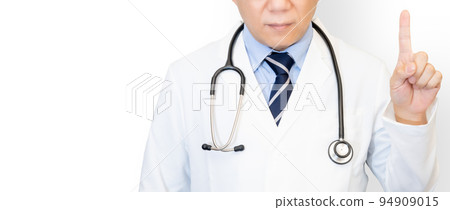 舉手指的男醫生 94909015