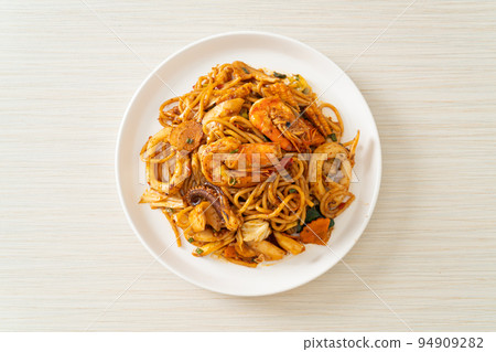 stir fried Tom Yum seafood dried spaghetti 94909282