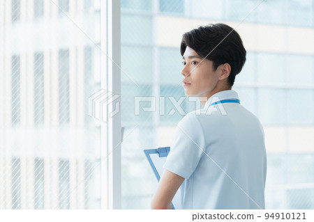 Portrait of a man working in the healthcare industry 94910121