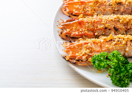 Fried Mantis Shrimp with Garlic Fried Mantis Shrimp with Garlic 94910405
