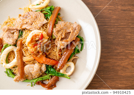 Stir-fried rice vermicelli and water mimosa with mix meat Stir-fried rice vermicelli and water mimosa with mix meat 94910425