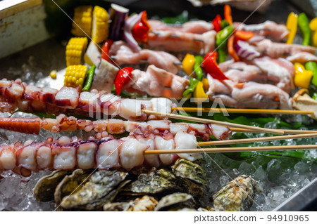 Seafood and vegetable on the skewers Seafood and vegetable on the skewers 94910965